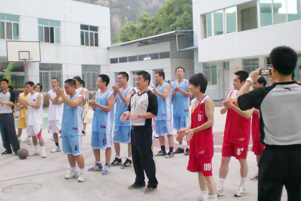 第一届“长塑杯”篮球赛现场报道